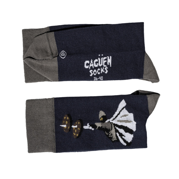 Detalle del puño gris con el logotipo de Cagüen Socks